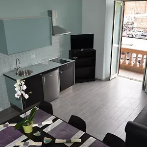 https://un-caffe-sul-balcone-2.it-romehotels.com